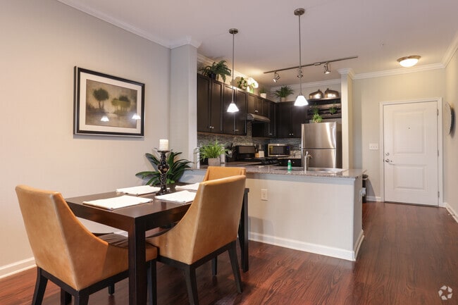 1BR, 1BA - 895 SF - Stone Pointe