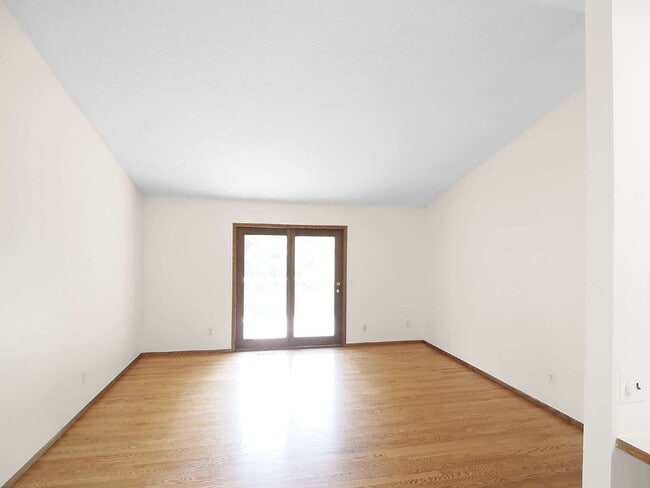 Photo - Available now 2-Bed Twin Home in Shoreview - Pets welcome