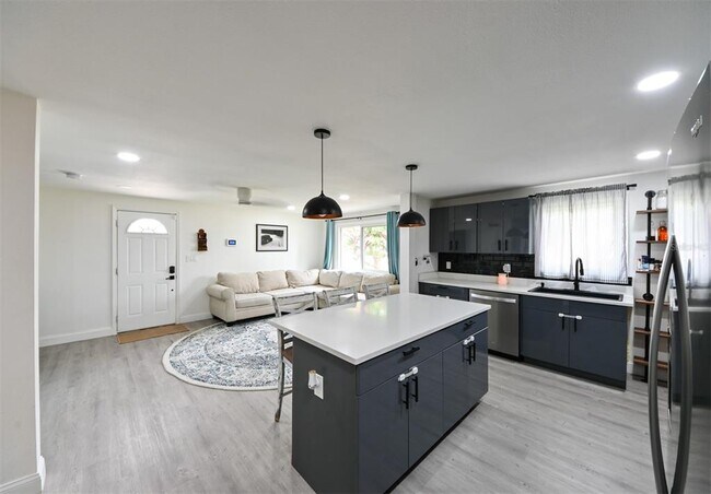 Photo - 4114 W Olive St