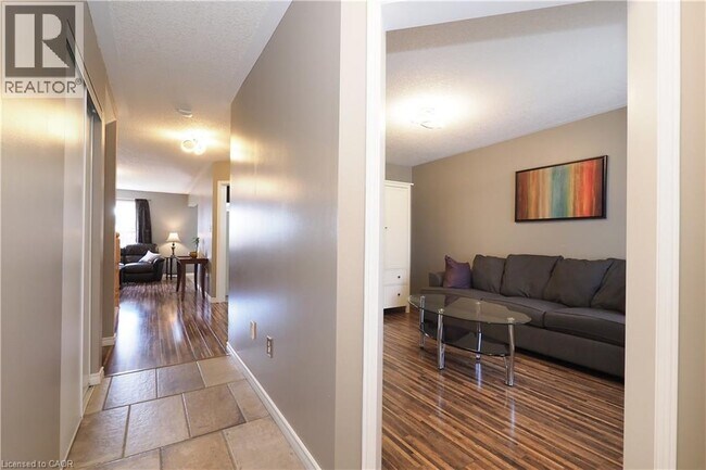 Photo - 98 Langlaw Dr