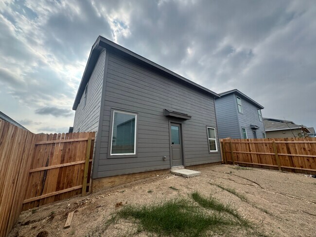 Photo - 2843 Red Diamond