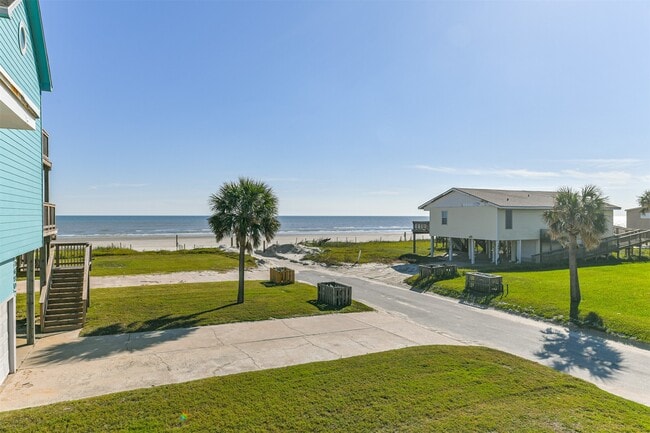 Photo - 16904 Beachcomber Dr