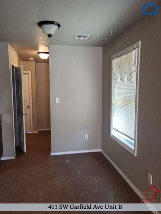 Photo - 411 SW Garfield Ave