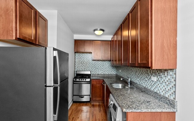 Building Photo - 556 W Arlington Pl Unit 212