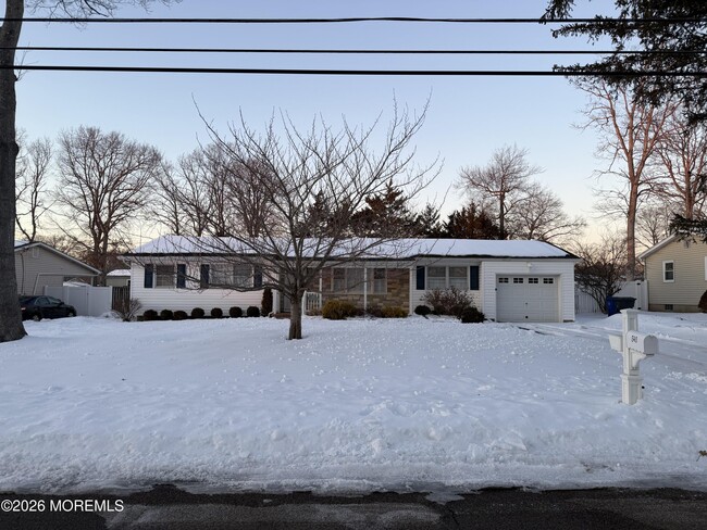 Building Photo - 340 Suburban Dr