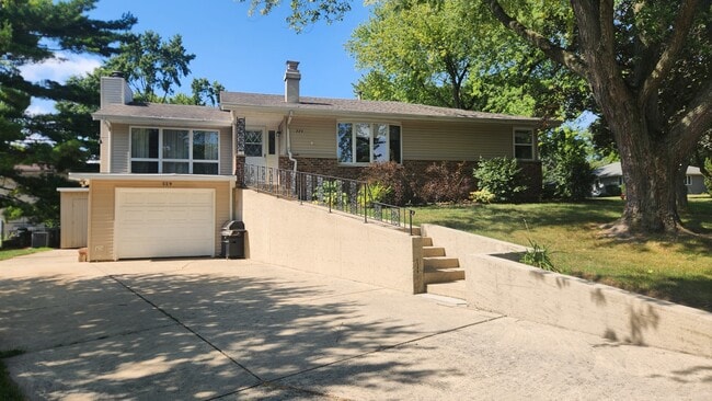 Building Photo - 229 Hickory St