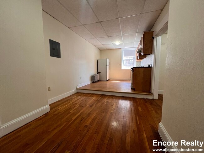 77 Chiswick Rd Unit 2