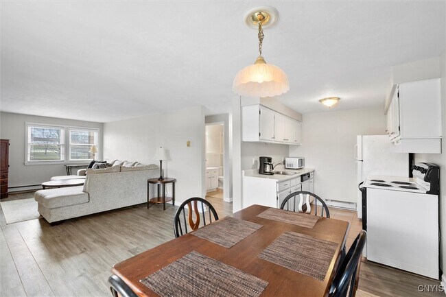 Photo - 576 Village Blvd N