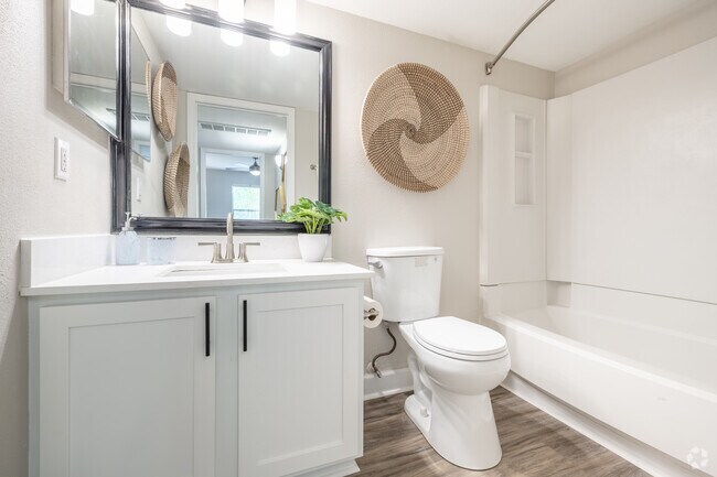 1BR, 1BA - 675SF - Bathroom