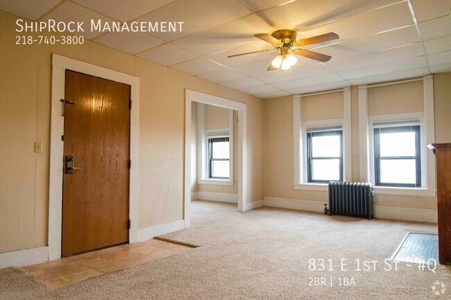 Building Photo - 831 E 1st St Unit #Q Rental