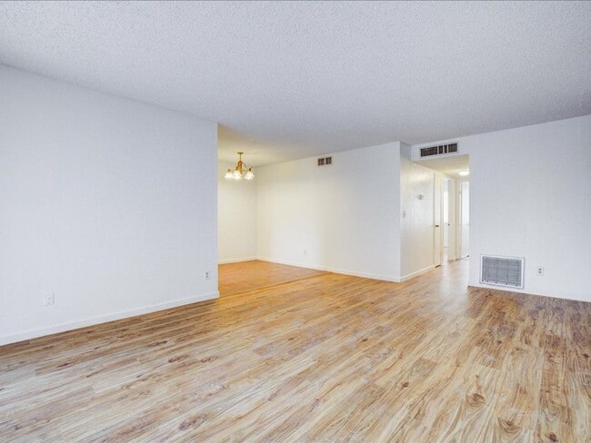 Photo - $400 OFF FIRST MONTH'S RENT!*