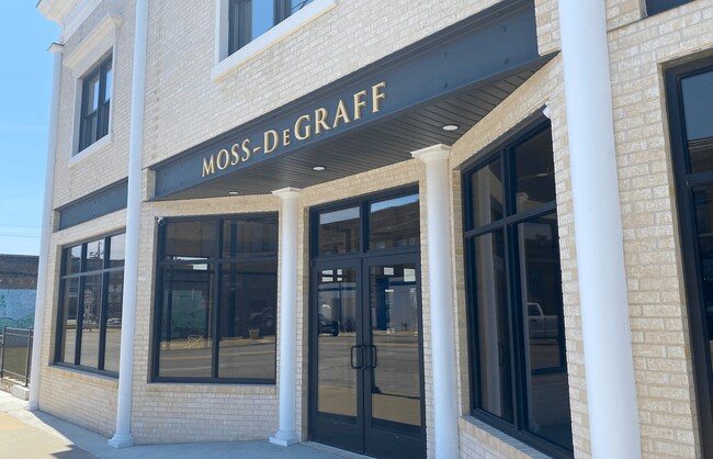 Photo - 906 S Main St