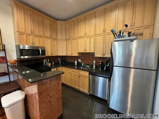 Photo - 1689 Beacon St Unidad 2
