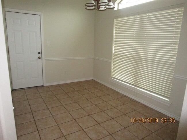 Photo - College Station - Spacious 3 bedroom/ 3 bath duplex off Graham Rd