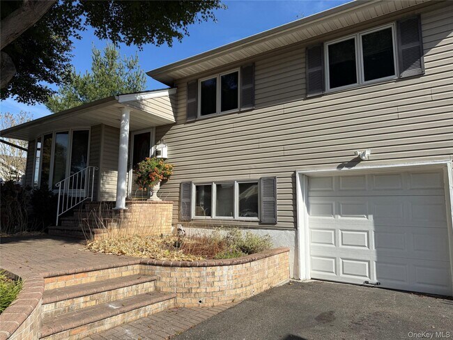 Photo - 11 Syosset Cir