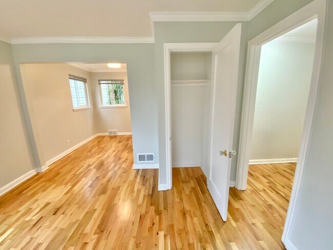 Photo - Beautiful Townhouse with Fenced Yard, Garage, and AC Unit 3921