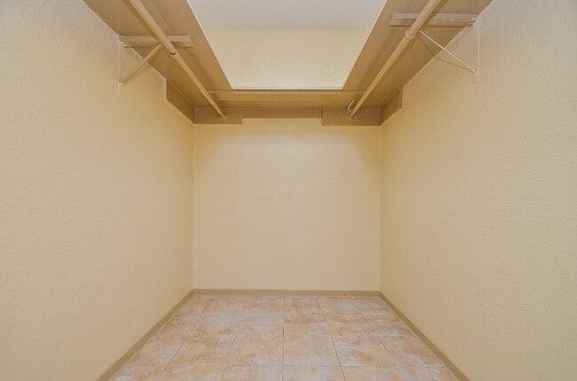 Building Photo - 1419 Hawthorne St Unit 21