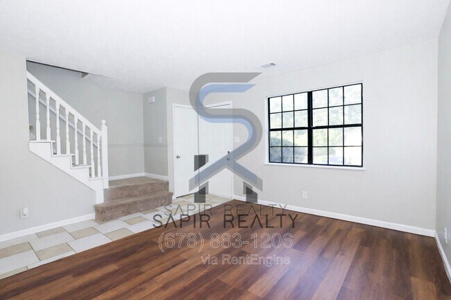 Photo - 320 Sprucewood Ct
