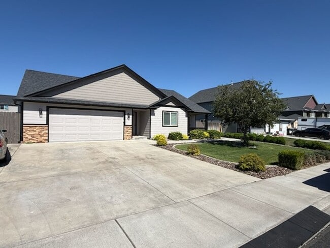 Building Photo - Single Story Home in Quiet Family Friendly Neighborhood