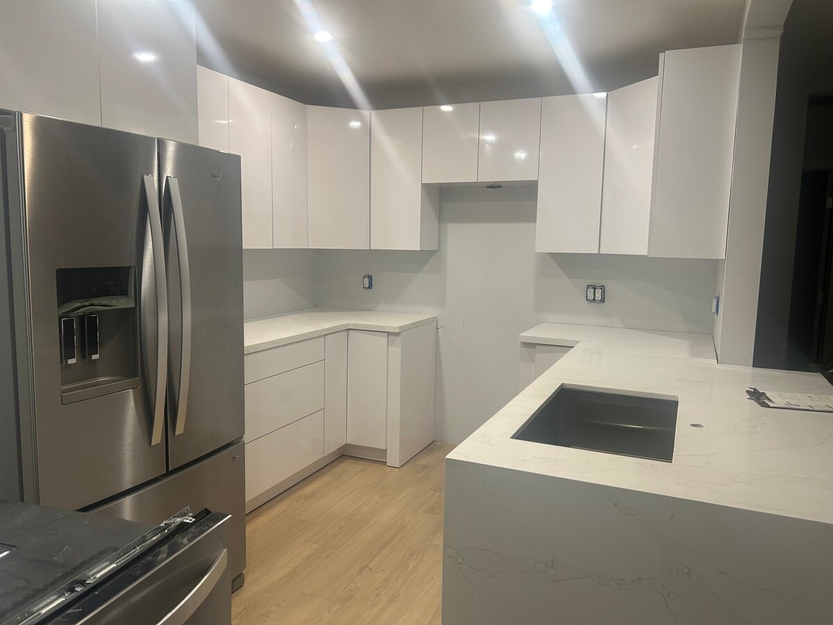 2 Bedroom, 1 Bathroom Spacious upgraded home ready for the new year. - 6859 SW 37th St Unit 6859 SW 37st