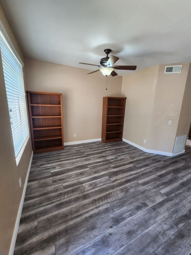 Photo - Gorgeous & Spacious 3Bd/2.5Ba, 1,679 SqFt, 2-story Condo - Central A/C & heat, Washer/Dryer - 2 C...