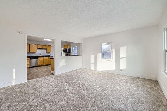 Photo - 2 bed/1 bath updated duplex