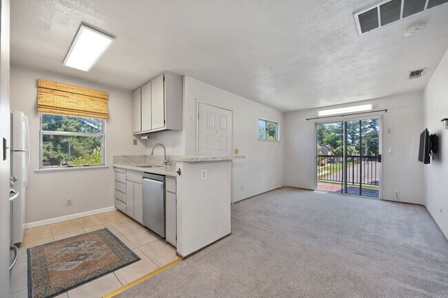 Photo - Prime location near downtown, airport, din... Unit 108