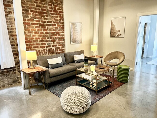 Building Photo - 801 Magazine St Rental