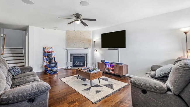 Photo - 4 Bedroom 3 Bath Pet Friendly Rental!