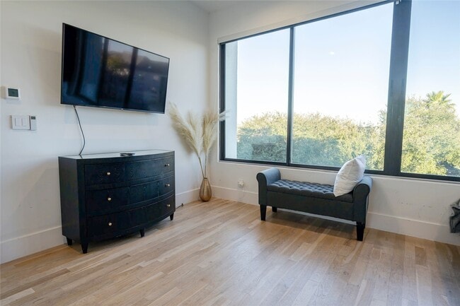 Photo - 709 Memorial Heights Dr