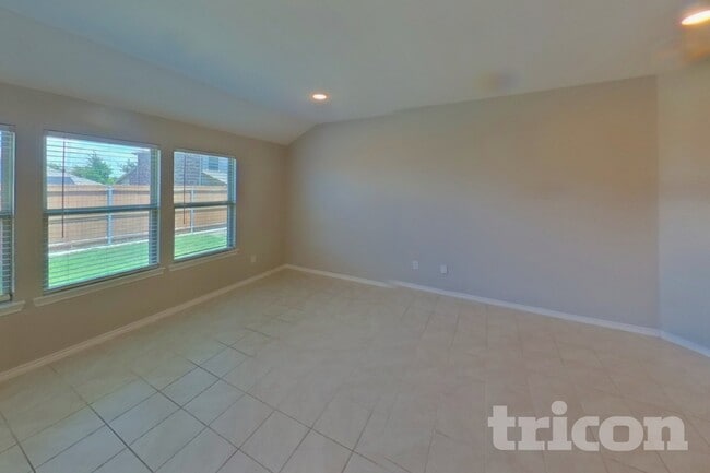 Photo - 1002 Meadow Wood Ln