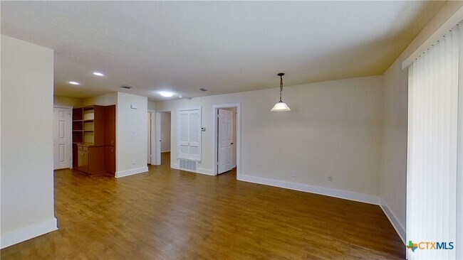 Photo - 2107 Magnolia Dr