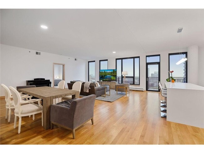 Building Photo - 1240 S 2nd St Unit 1323