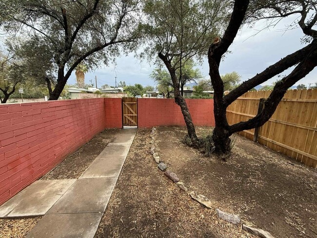 Photo - 2702 E Elm St