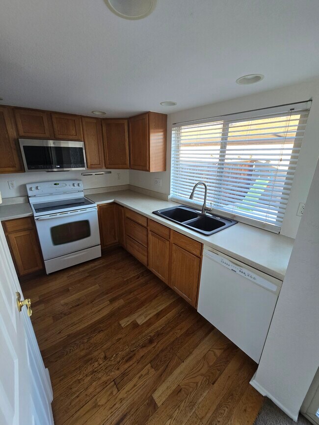 Photo - 3770 S Mission Pky