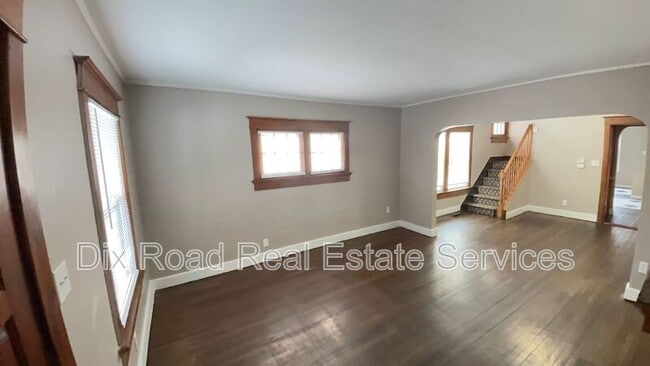 Photo - 337-339 Knecht Dr
