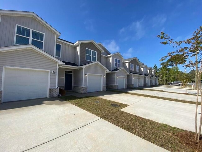 Photo - 977 Skylark Rd