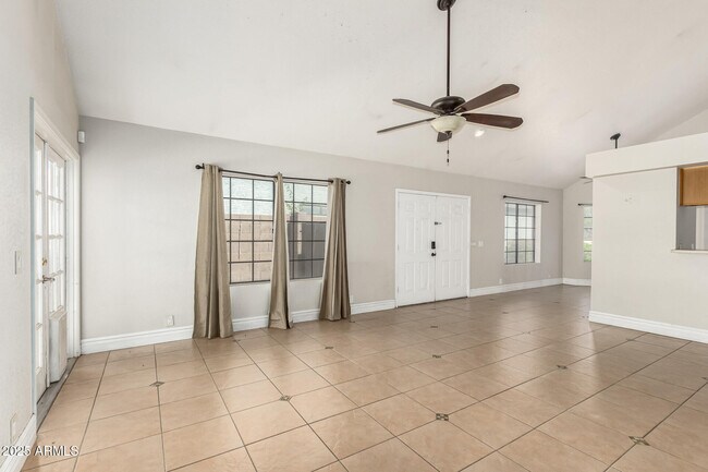 Photo - 1518 E Rockwood Dr