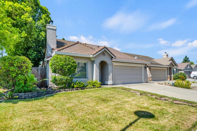 Photo - 3635 Poppy Hill Way