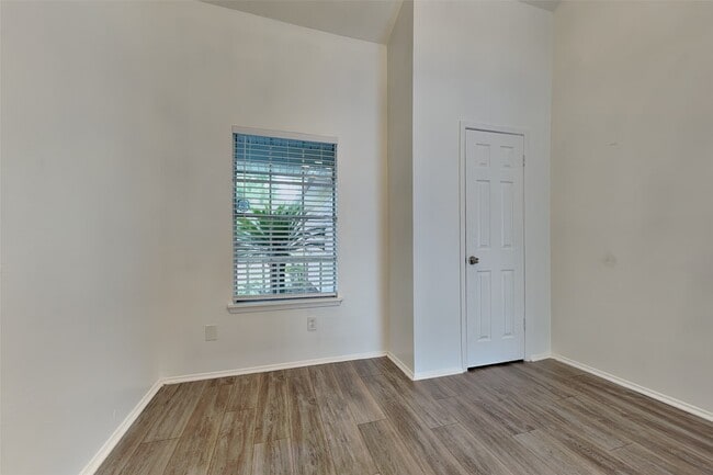 Photo - 8614 Lake Crystal Dr