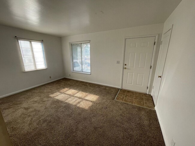 Photo - Cute 2 bedroom Duplex For Rent!!