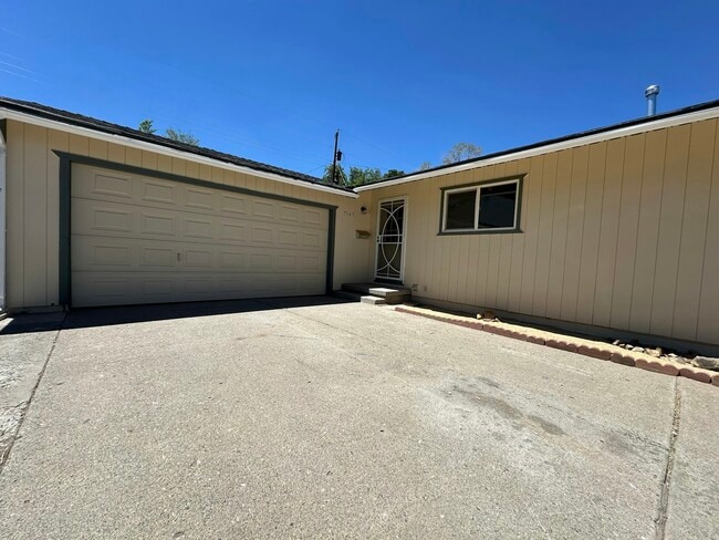 Photo - 7565 Yorkshire Dr