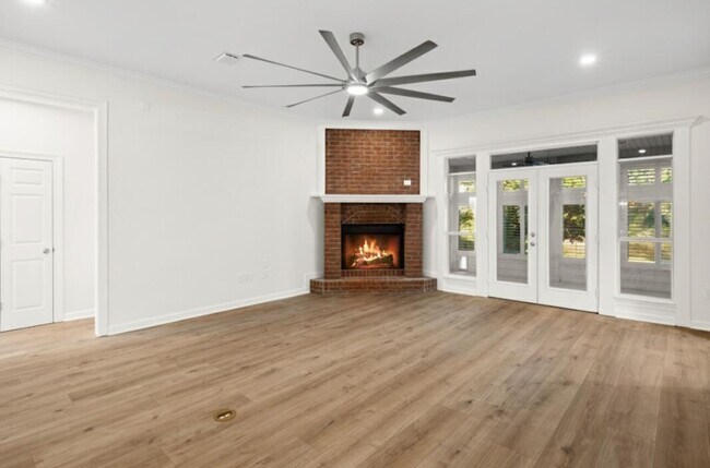 Photo - 255 Cll Escada