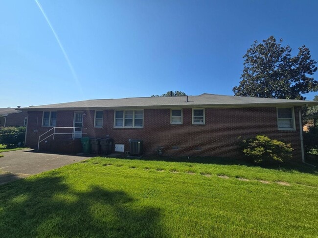 Photo - 1210 Oakwood Dr