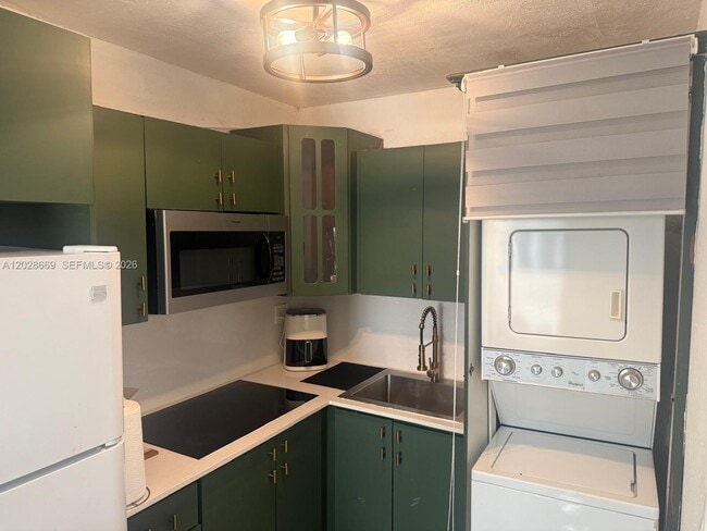 Photo - 7928 Harding Ave Unidad 2