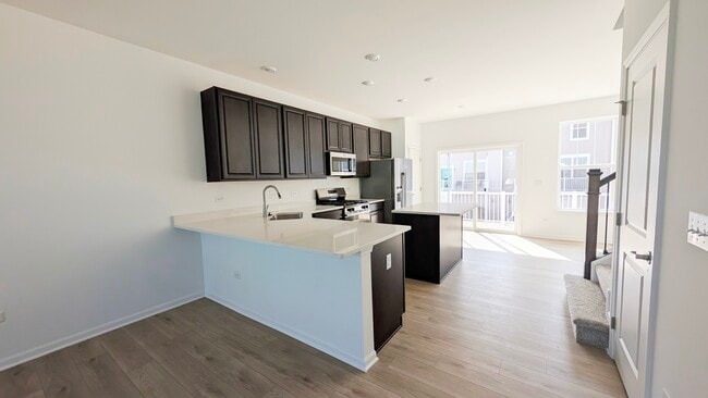 Photo - 527 Red Oak Cir