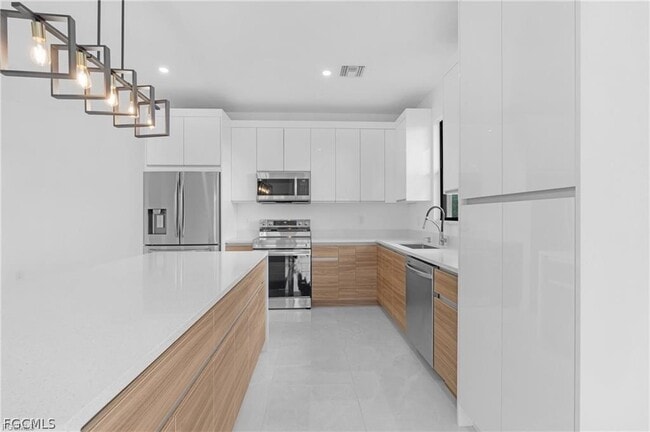 Photo - 2001 NW 25th Ave