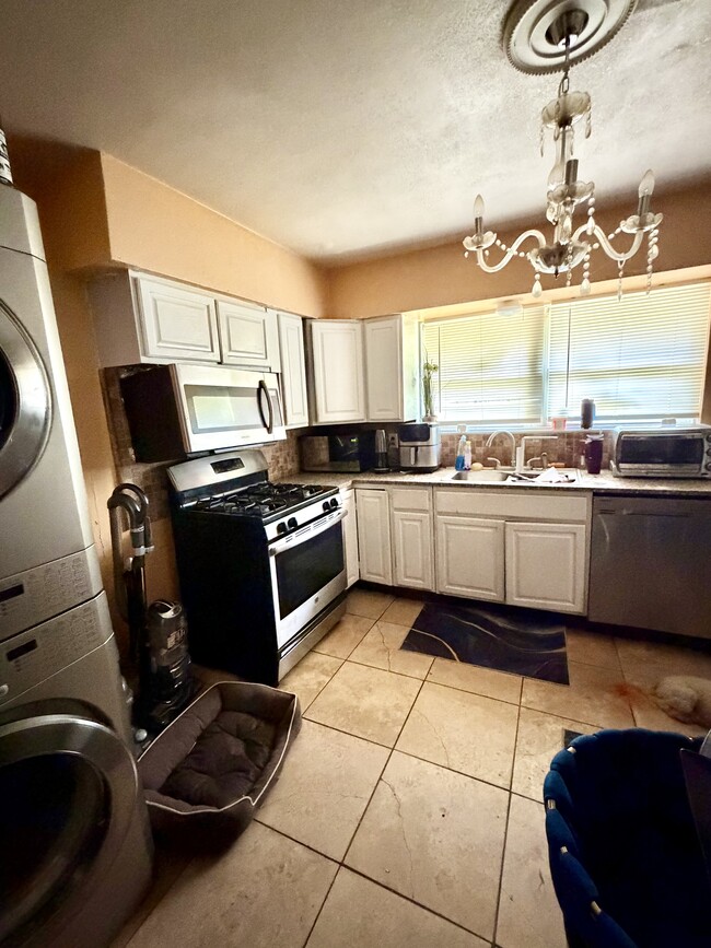 Photo - 536 Greenleaf Dr