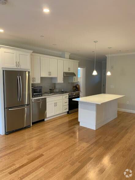 Building Photo - 54 Waverly St Unit uni1 3-bed 3-bath Rental