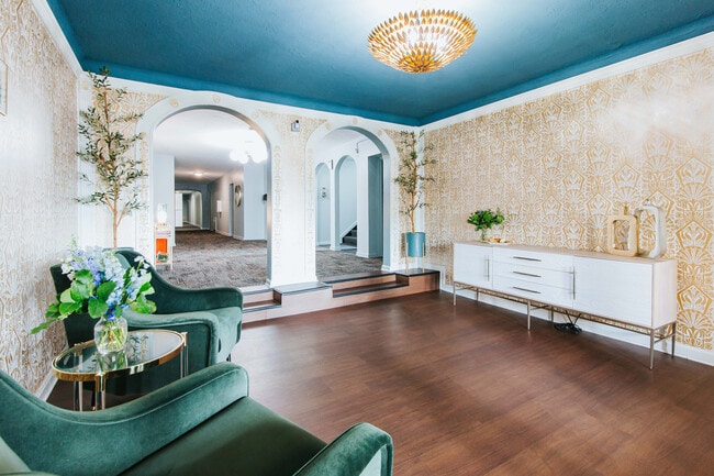 Photo - Aristocrat Apts - Aspiring to Antastafae